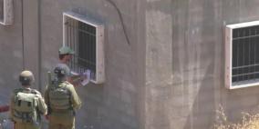 الاحتلال يخطر بوقف العمل بمنزلين وغرفتين وحظيرة في مسافر يطا