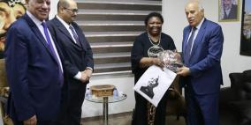 الرجوب يلتقي وزيرة الخدمة المدنية لجمهورية جنوب أفريقيا