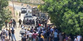 إصابات خلال قمع الاحتلال مسيرة في قرية أم صفا
