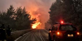 الحرائق تجتاح جزيرة سياحية في اليونان وإجلاء نحو 2500 شخص