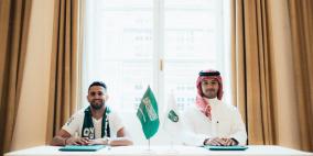 الأهلي السعودي يضم الجزائري رياض محرز من مانشستر سيتي
