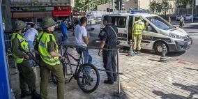 الاحتلال يعتقل مواطنا من غزة في "تل أبيب" بزعم حيازته سكّينتين