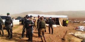 الاحتلال يقتحم خربة الفارسية في الأغوار ويداهم خيام إحدى العائلات ويحتجزوا أفرادها