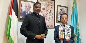 السفير الفلسطيني: يناقش مع السفير الفاتيكاني آخر تطورات الأوضاع في الأراضي الفلسطينية والعدوان الإسرائيلي على القطاع 