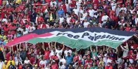 علم فلسطين حاضر في مدرجات كرة القدم الاوروبية