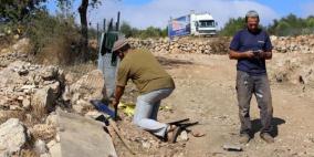 مستوطنون يشقون طريقا جنوب شرق مدينة بيت لحم