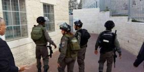 الاحتلال يقتحم مدرسة الرشادية في القدس المحتلة ويعتقل طالبا