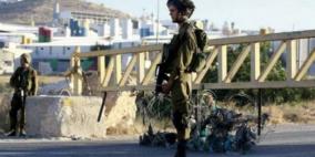 قوات الاحتلال تحاصر بلدة تقوع جنوب شرق بيت لحم بعد اغلاق المدخل بالسواتر الترابية 
