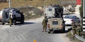 جيش الاحتلال يغلق حاجز جبع ويعتقل مواطنا من القدس