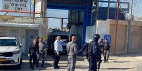 الساعة 6 تستلم إسرائيل أسراها و39 أسيرة وأسيرا فلسطينيا ينتظرون الحرية