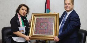 في يوم التضامن مع الشعب الفلسطيني فنانة اوزباكستان الوطنية الاولى تزور مقر سفارة دولة فلسطين لدى اوزباكستان