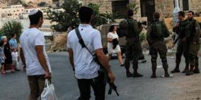 جنود الاحتلال ومستوطنون يقتحمون بلدة بديا وينصبون بيتا متنقلا غربها