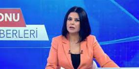 قناة تركية تفصل مذيعة وضعت كوب "ستاربكس" أمامها أثناء نشرة الأخبار