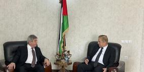 عميد السلك الدبلوماسي الدولي سفير جمهورية أذربيجان يقوم بزيارة تضامنية مع فلسطين وشعبها 