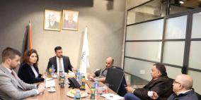 حمدان يؤكد أن القروض التنموية تمنح بفائدة متناقصة 3% وبضمانات تتناسب مع وضع الشركات