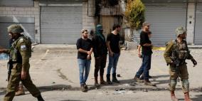 القدس: الاحتلال يستدعي مواطنا ومستوطنون يعطبون إطارات 10 مركبات
