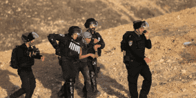 مستوطن متطرف يلاحق فلسطينيات في النقب بالشتم والتهديد بالدهس