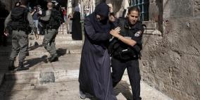 الاحتلال يعتقل 10 مقدسيين من المسجد الأقصى بينهم 6 فتيات