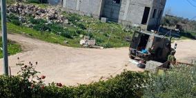 الاحتلال يستولي على معدات بناء في قراوة بني حسان
