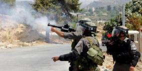 جيش الاحتلال يصيب شابا بالرصاص ويعتقل آخرين في بلدة الرام