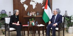 اشتية يبحث مع رئيسة الاتحاد الدولي لجمعيات الصليب والهلال الأحمر تعزيز الجهود الإغاثية في غزة
