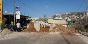 نابلس: الاحتلال يغلق مدخل بزاريا بالسواتر الترابية