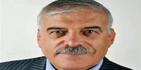 لعبة شد الحبال بينهما