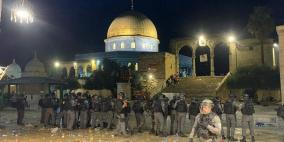قوات الاحتلال تقتحم المسجد الأقصى وتخلي المعتكفين بالقوة