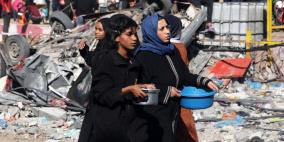 نحو 9 آلاف شهيدة وأكثر من نصف مليون نازحة في قطاع غزة