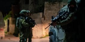 قوة إسرائيلية خاصة تختطف شابا من مخيم الأمعري