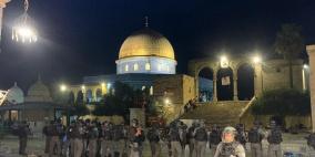 الاحتلال يقتحم المصلى القبلي في المسجد الأقصى ويجبر المعتكفين على مغادرته