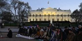 مسلمون يقيمون إفطارا أمام البيت الأبيض تضامنا مع غزة