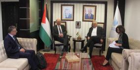 الوزير غنيم يبحث مع مدير بعثة البنك الدولي آليات التدخل الطارئة لقطاع غزة