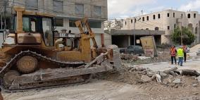 "الأشغال العامة" تباشر بإزالة آثار عدوان الاحتلال على مخيم نور شمس