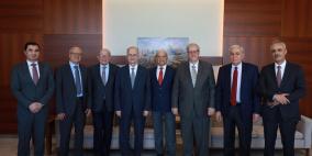 رئيس الوزراء ورئيس مجلس إدارة صندوق الاستثمار الفلسطيني يستكملان إجراءات الاستلام والتسليم