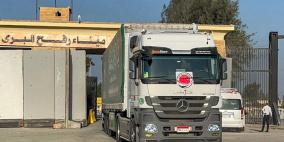 الإعلام الحكومي بغزة: 163 شاحنة فقط تدخل قطاع غزة يوميا