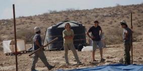 مستوطنون ينصبون خيمة على جبل الحديب ويسرقون أغناما من كفر مالك