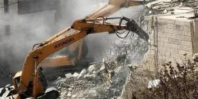 الاحتلال يهدم أسوارا في قطنة شمال غرب القدس