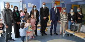 شاهين تعود جرحى من قطاع غزة يتلقون العلاج في مستشفيين باليونان