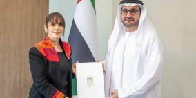 سفيرة دولة فلسطين لدى دولة الإمارات تقدم نسخة من أوراق اعتمادها