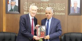 برهم يستقبل وفدًا بريطانيًا لبحث سبل تطوير التعليم وتعزيز الشراكة الثنائية