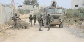 الاحتلال يواصل عدوانه على طولكرم لليوم الـ283 ويجرف مدخل مخيميها