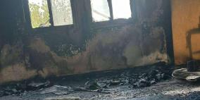 مستعمرون يحرقون مسجدا ويخطّون شعارات عنصرية في محافظة سلفيت