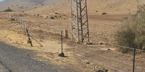 مستوطنون يواصلون تسييج أراض بالأغوار الشمالية