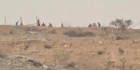 مستوطنون يقيمون بؤرة استعمارية في الأغوار الشمالية