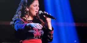 حنة الحاج حسن ترفع صوت فلسطين في “ذا فويس” وتؤكد لراية: حضوري على المسرح مسؤولية ورسالة