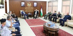 وزير الداخلية يؤكد من الخليل أهمية دور لجان السِّلم الأهلي في معالجة القضايا المجتمعية