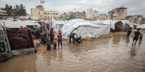 غرق عشرات خيام النازحين جراء الأمطار في قطاع غزة
