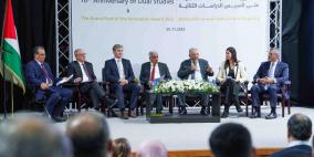 جامعة القدس تحتفل بعقد من التميز في الدراسات الثنائية وتتوج الفائزين بجائزة الإبداع 2025