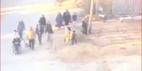 الاحتلال يجبر عائلات على مغادرة منازلها في مخيم الفارعة